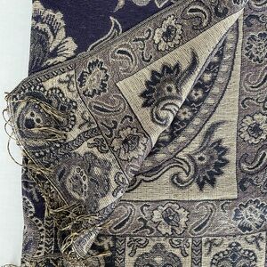Elegant Reversible Paisley Pashmina Scarf with Fringe Tassels